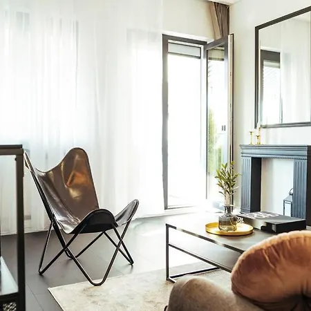 Sunset Terrace In The Old Town ブカレスト