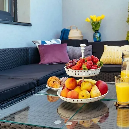 Sunset Terrace In The Old Town בוקרשט